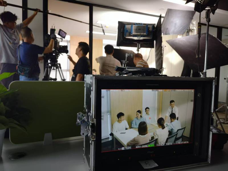 延吉市TVC拍摄公司：科技产品视觉化大师，诠释未来感与功能美学